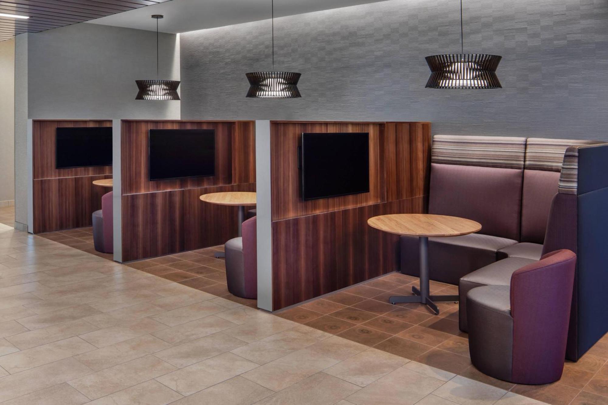Courtyard By Marriott Wayne Fairfield Hotell Eksteriør bilde