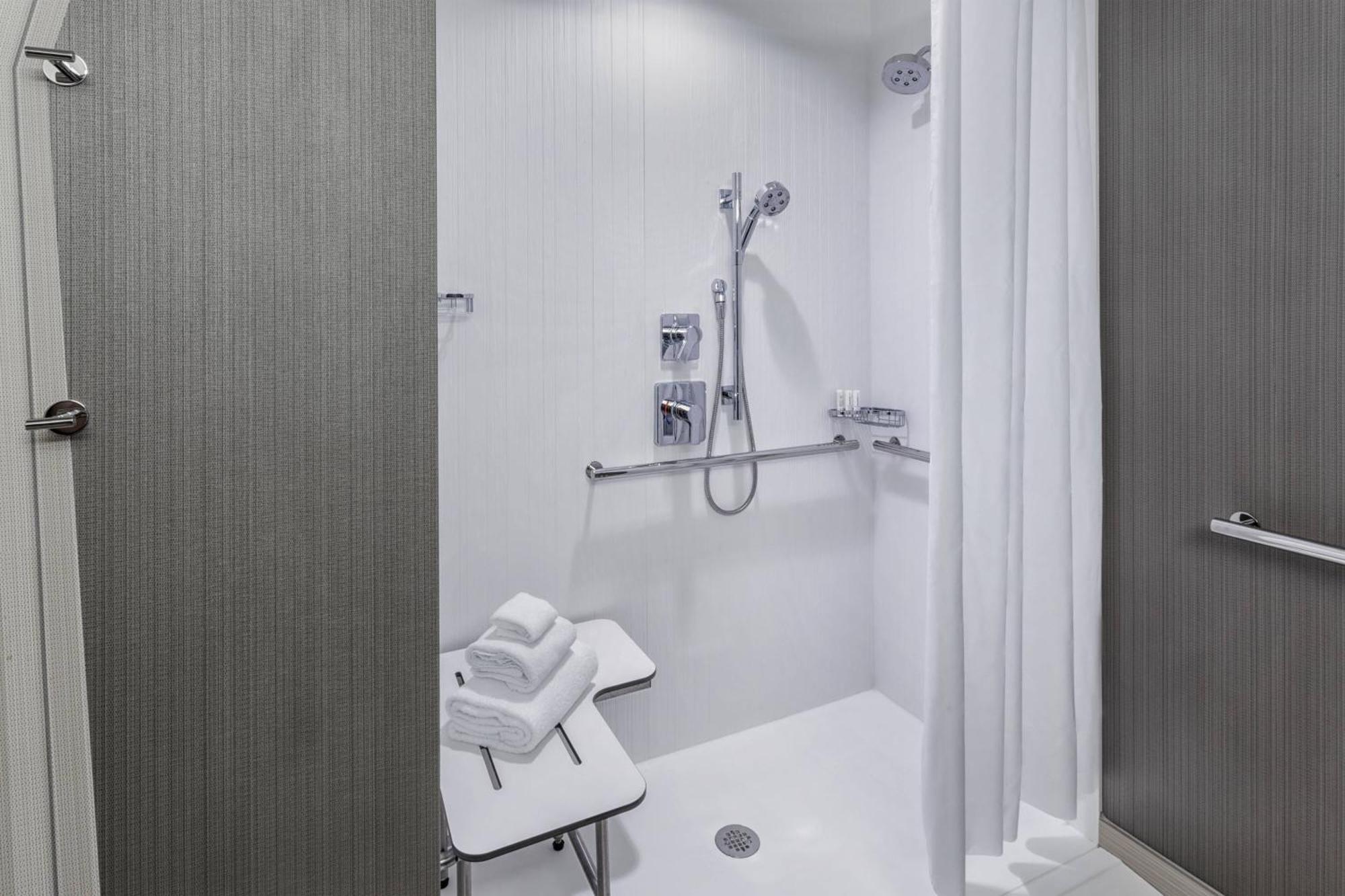 Courtyard By Marriott Wayne Fairfield Hotell Eksteriør bilde
