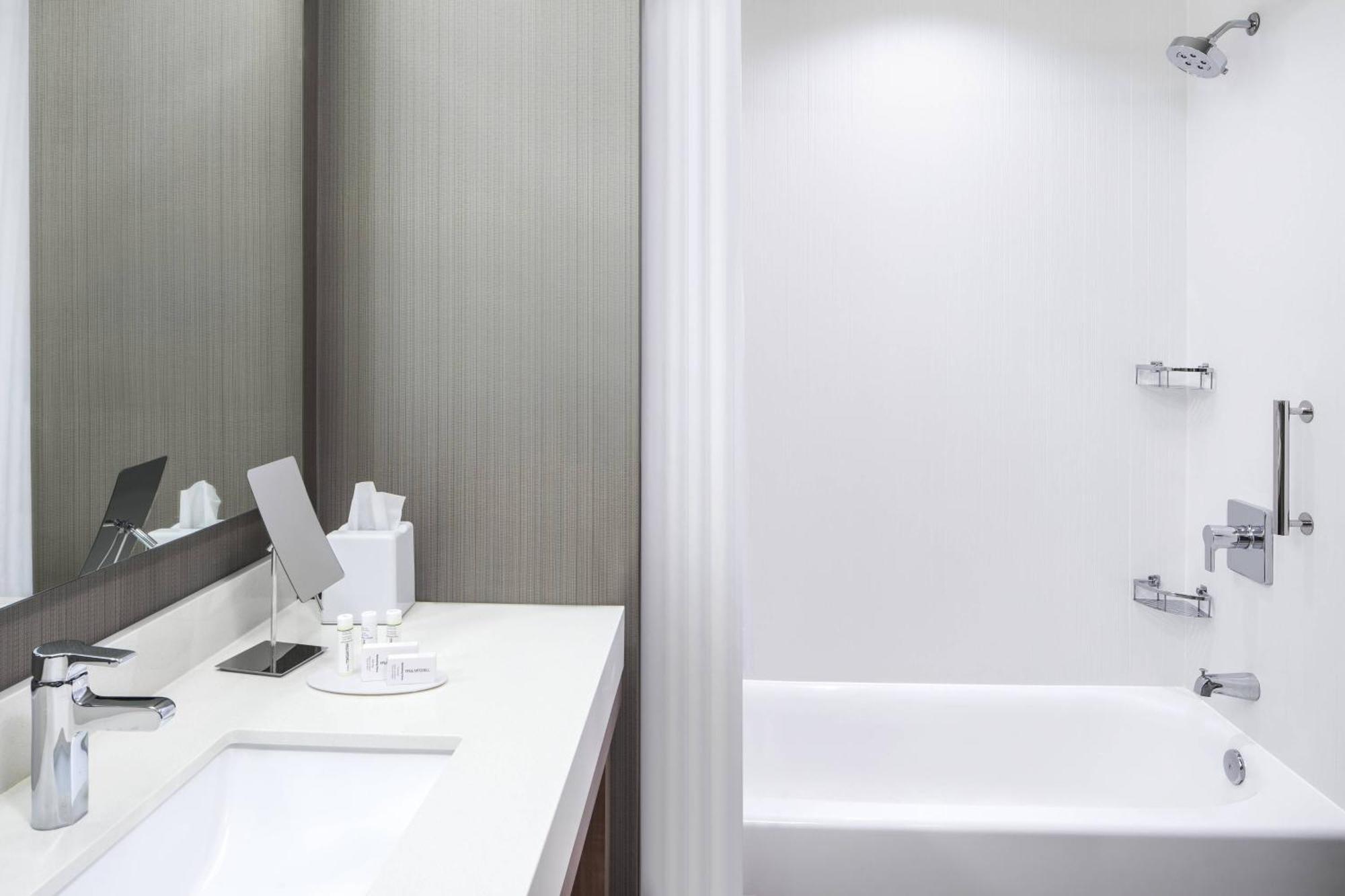 Courtyard By Marriott Wayne Fairfield Hotell Eksteriør bilde