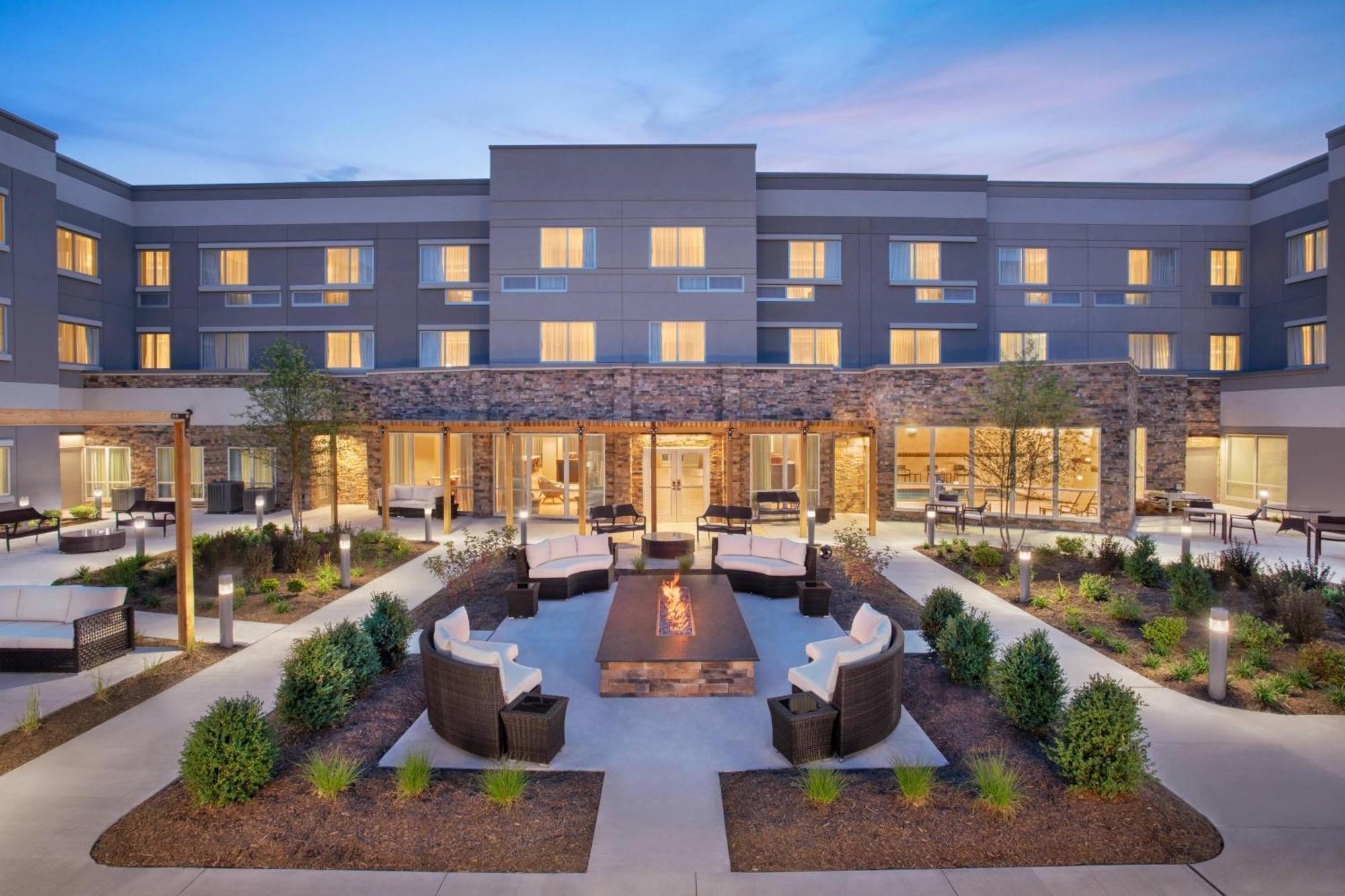 Courtyard By Marriott Wayne Fairfield Hotell Eksteriør bilde